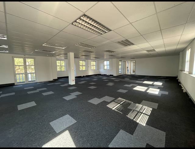 279M² OFFICE TO LET IN BRYANSTON